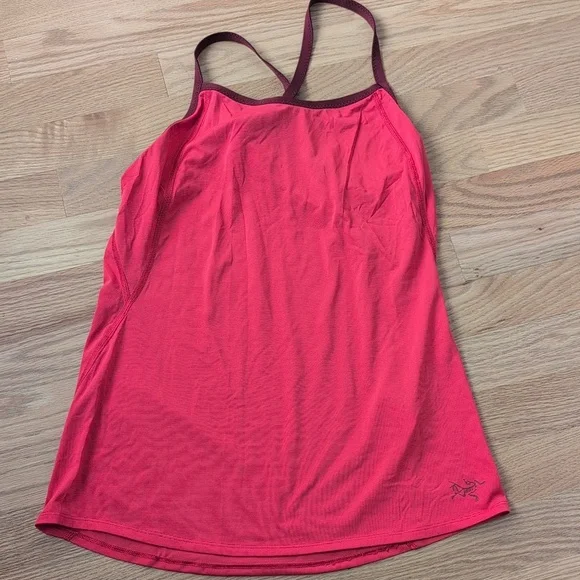 Arc'teryx red women's workout top - Picture 1 of 3